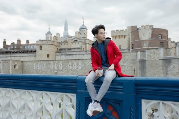 Vũ Cát Tường khoe street style trên đường phố Anh