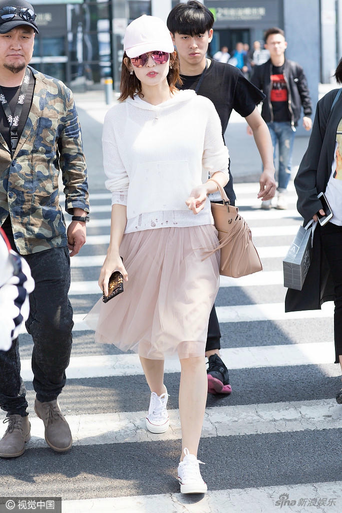 Street style cua sao Han noi bat tuan qua hinh anh 8