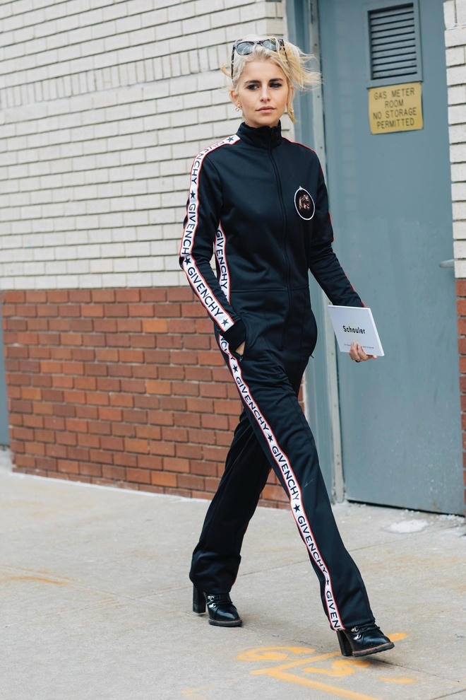 Những cách biến quần thể thao trở nên sành điệu