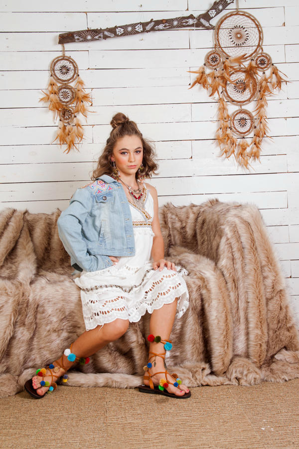 vay-cho-be-gai-an-tuong-voi-cam-hung-du-muc-1