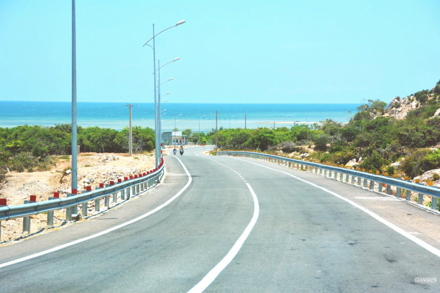 Mua he ruc lua tren cung duong bien dep nhat Viet Nam hinh anh 12