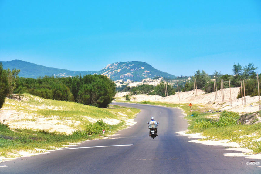 Mua he ruc lua tren cung duong bien dep nhat Viet Nam hinh anh 14