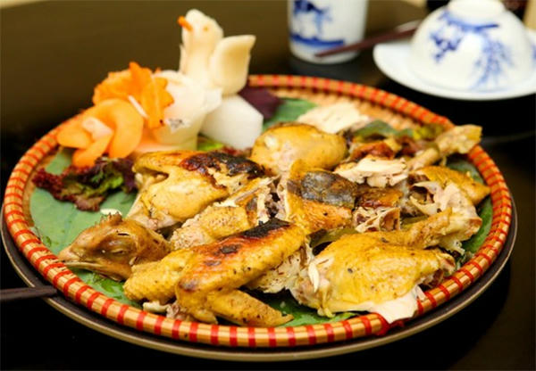 ga boc dat set - mon an cua ga an may len ban tiec hoang cung hinh anh 3