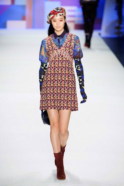 ELLE Style Calendar: Cách phối đồ cùng mũ beret (6/11-12/11)