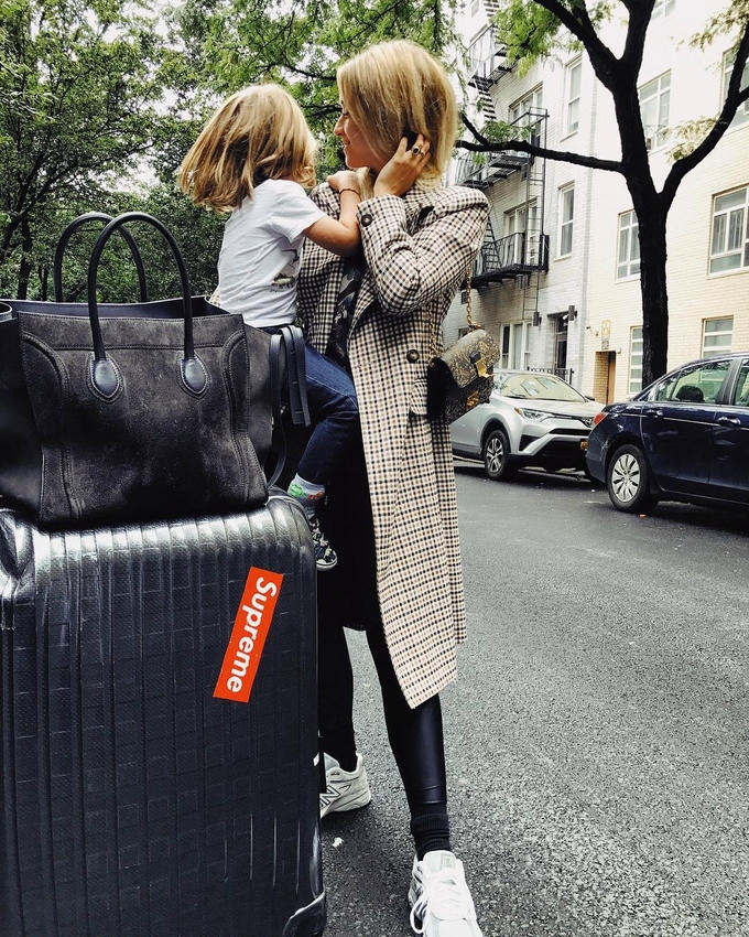 Street style cá tính của bà mẹ hai con người Hà Lan