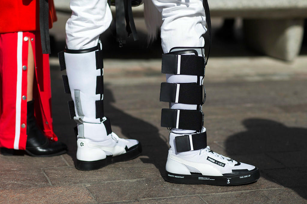 Nhung mau sneaker noi bat nhat tai cac tuan le thoi trang nam 2017 hinh anh 4