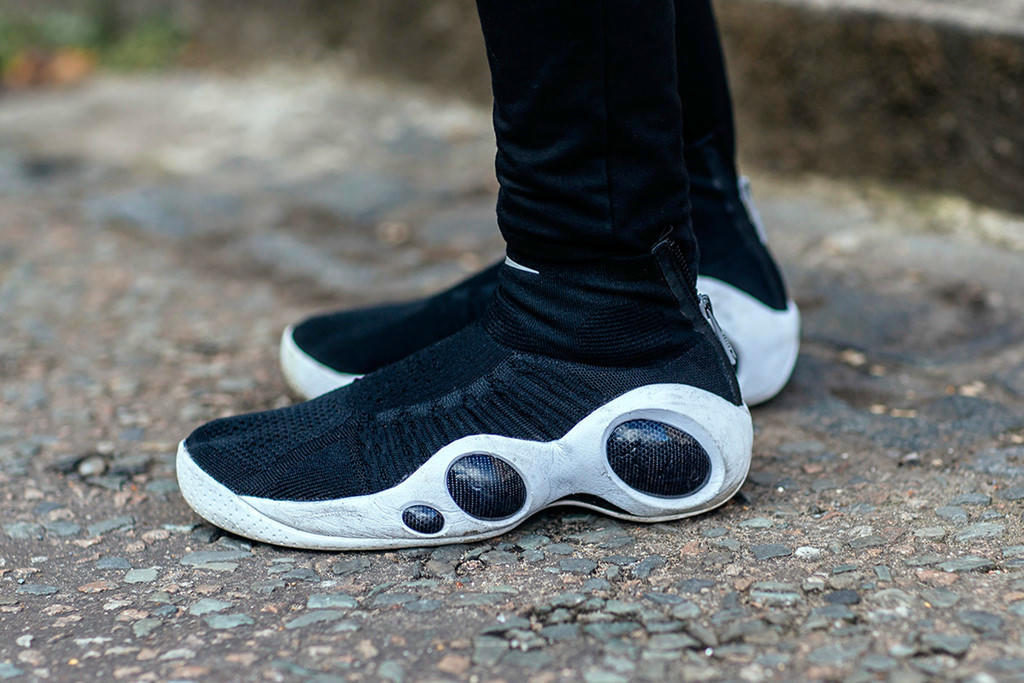 Nhung mau sneaker noi bat nhat tai cac tuan le thoi trang nam 2017 hinh anh 5