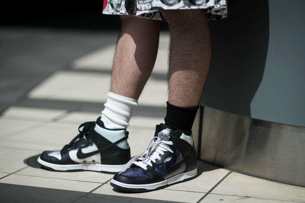 Nhung mau sneaker noi bat nhat tai cac tuan le thoi trang nam 2017 hinh anh 9