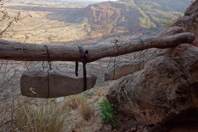 Những nhà thờ bí mật ẩn trong vách đá dựng đứng ở Ethiopia