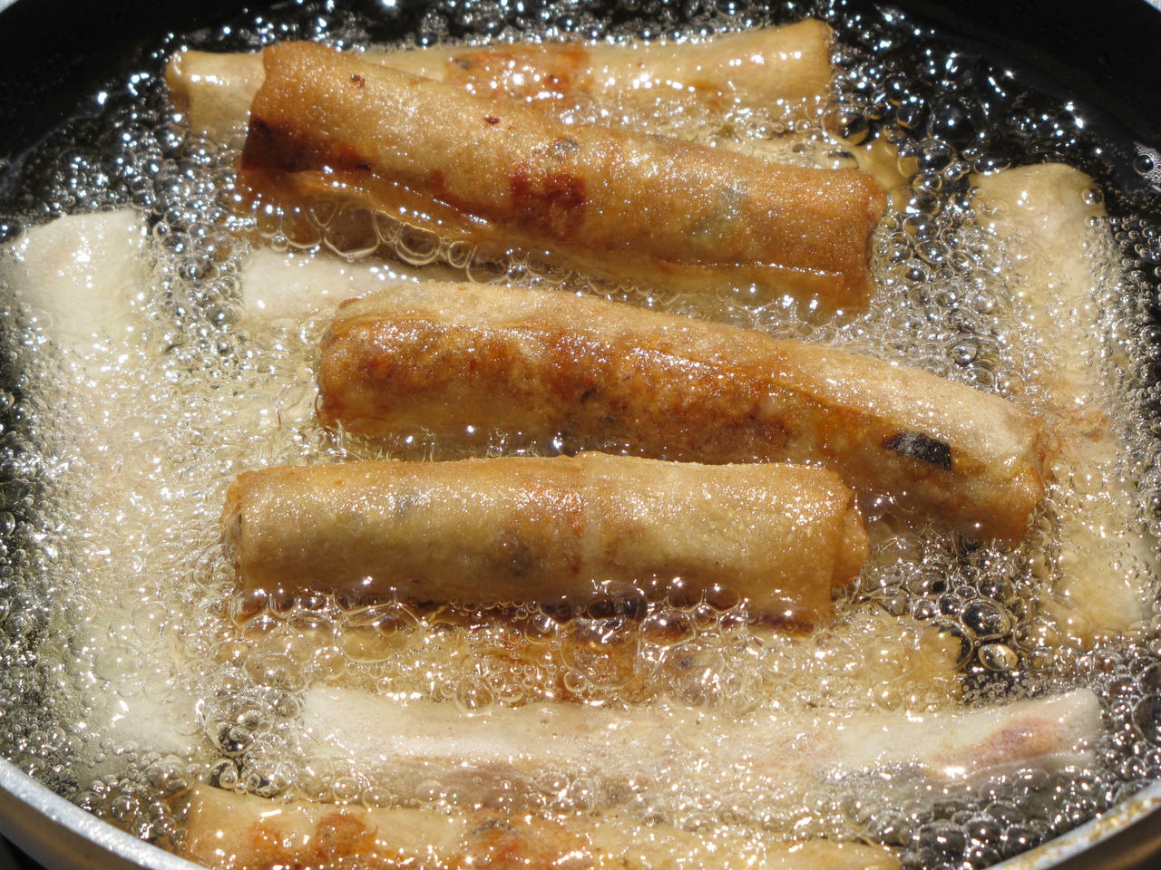 Kết quả hình ảnh cho nem rán ngập dầu