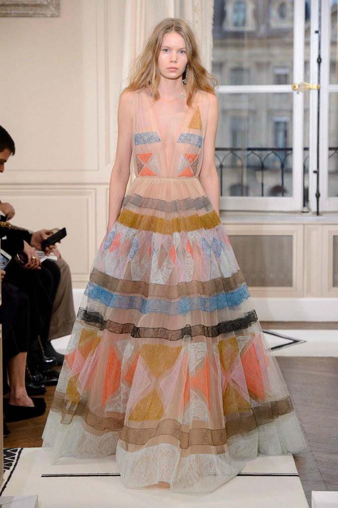 Loạt thiết kế lộng lẫy trên sàn diễn Haute Couture xuân 2018