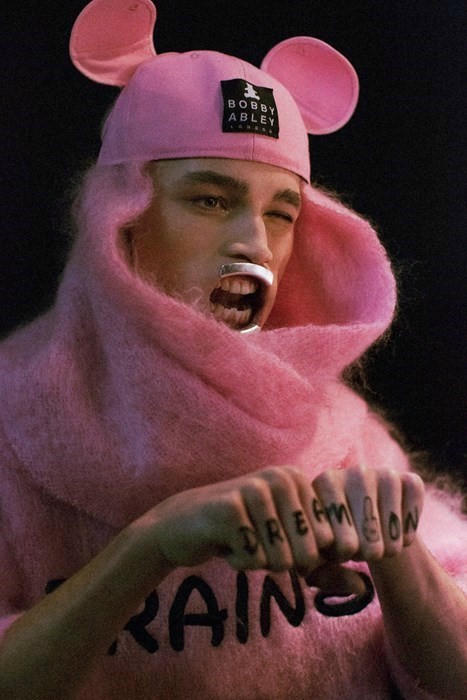 Gioi han nao cho thoi trang gay soc hinh anh 2