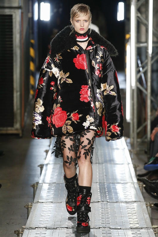 Phong cách 'gái hư' được lăng xê suốt năm 2016