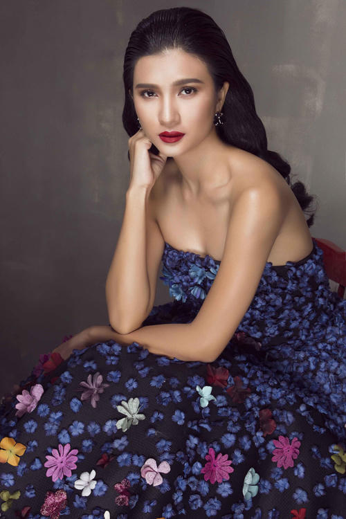 Kim Tuyến diện mốt không nội y với váy dạ hội