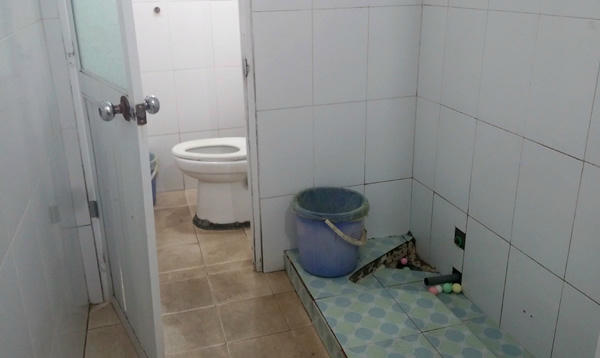 nhà vệ sinh bệnh viện, Bệnh viện 103