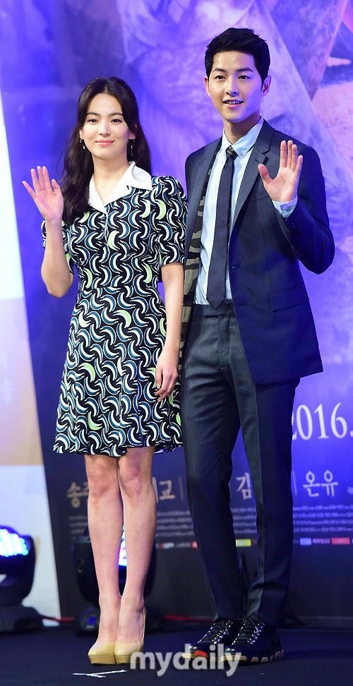 Bi quyet mix do giau doi chan ngan cua Song Hye Kyo hinh anh 1