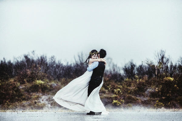 ảnh cưới mưa bão ảnh cưới mưa bão