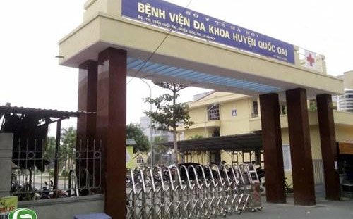 Bệnh viện đa khoa Quốc Oai, bé sơ sinh tử vong, thi thể hài nhi, đặt thi thể hài nhi lên bàn giám đốc, bệnh viện tắc trách