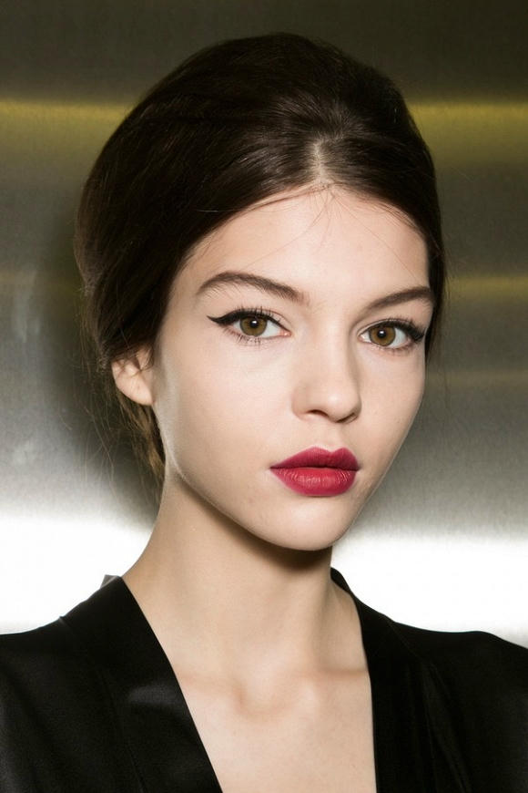 5 màu son cứ tô lên là trắng da, dù bạn vốn là cô nàng da ngăm bẩm sinh 0