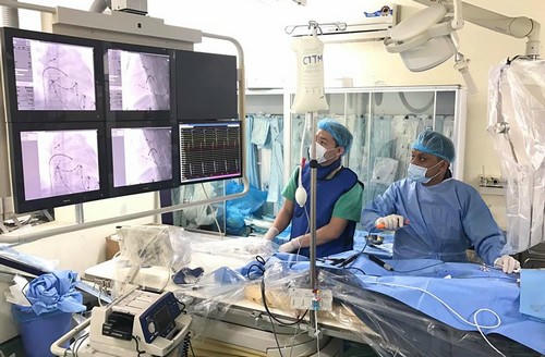 tam-thu-bac-si-goi-benh-nhi-cua-minh-la-co-be-vi-dai-nhat