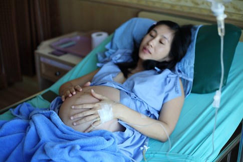 Mẹ Việt sinh con lấy quốc tịch: Trào lưu đi Mỹ của 'đại gia' đầy nguy hiểm - ảnh 1