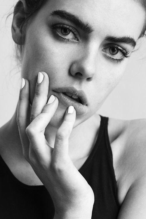 Các chuyên gia làm đẹp dự đoán, xu hướng lông mày nổi bật nhất trong năm 2017 sẽ là smokey