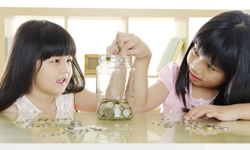 nhung-thoi-quen-cua-bo-me-de-khien-con-thanh-nguoi-ngheo