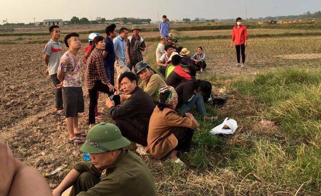 Hà Nội: Phát hiện xác người đàn ông lõa thể ở chân cột cao thế Hà Nội: Phát hiện xác người đàn ông lõa thể ở chân cột cao thế