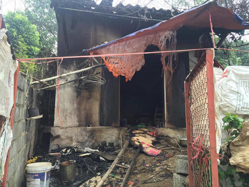 hat-axit-vao-vo-chong-hang-xom-ba-lao-dot-nha-tu-thieu