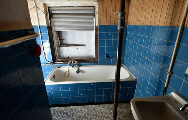  Nhà tắm của ngôi nhà cũng là nơi nạn nhân đầu tiên bị sát hại. 