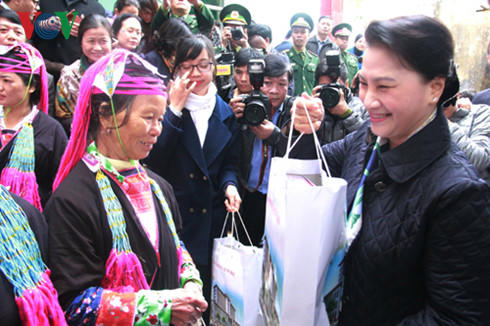 khong co cot moc nao vung chac bang long dan o bien gioi hinh 2