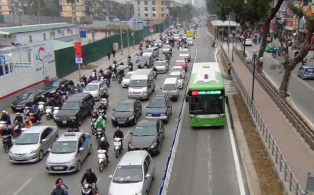 Xe buýt nhanh không phải là thứ đồ chơi mà là giải pháp cứu cánh cho giao thông đô thị (ảnh: Quang Phong)