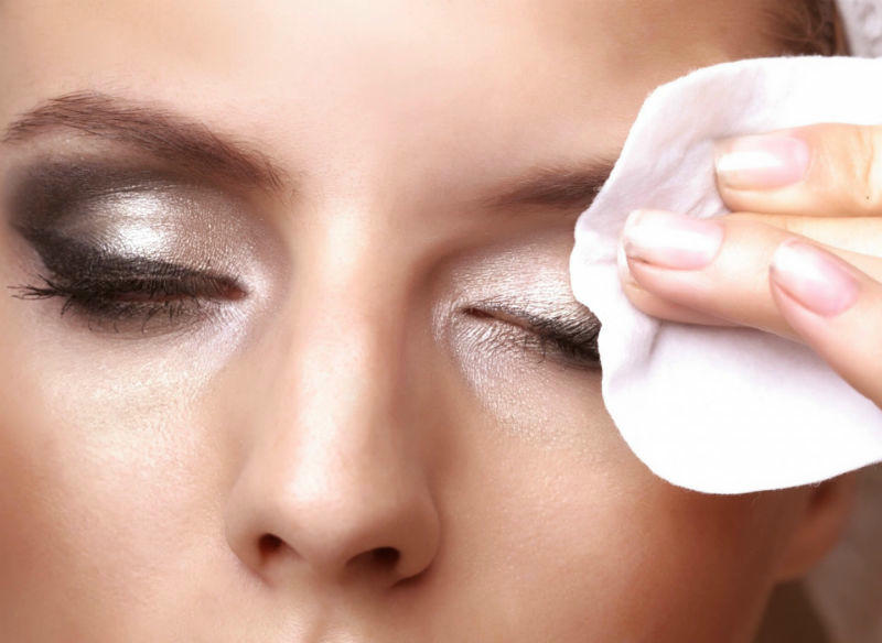 tẩy trang, sản phẩm tẩy trang, chất bã nhờn, nổi mụn, cách tẩy trang, làm đẹp da