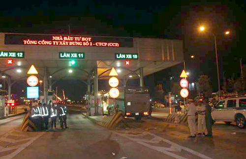 thieu-ta-csgt-bi-tong-chet-sau-khi-bam-guong-chieu-hau