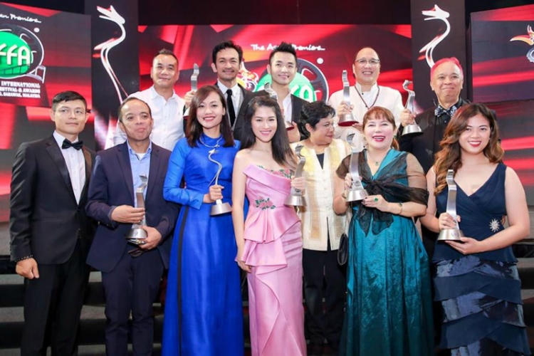 Đoàn phim tại buổi trao giải