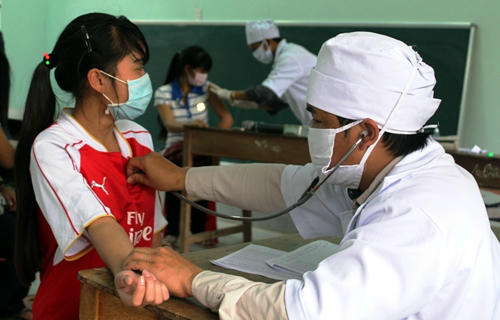 em-be-quang-nam-7-tuoi-tu-vong-nghi-mac-benh-bach-hau