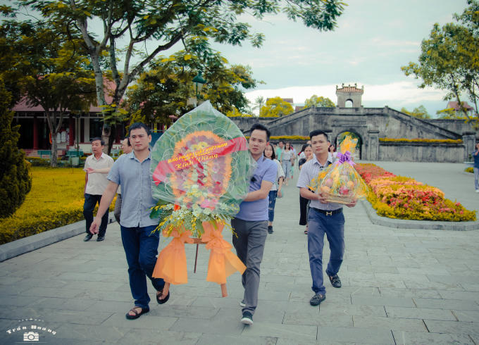 Dâng hương, vòng hoa tại chiến trường thành cổ Quảng Trị.