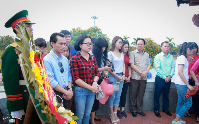 Với hơn 60 người gồm lãnh đạo, cán bộ và phóng viên báo Pháp luật Việt Nam hướng về miền Trung 