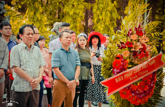 Tổng biên tập báo Pháp luật Việt Nam TS. Đào Văn Hội và Bí thư Đảng ủy - Phó TBT ông Đặng Ngọc Luyến dẫn đầu đoàn công tác.