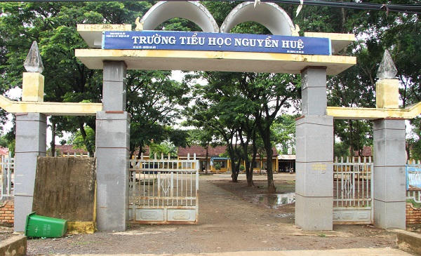 hiếp dâm trẻ em, dâm ô, truy tố, bắt khẩn cấp, bảo vệ trường tiểu học, Đắk Nông