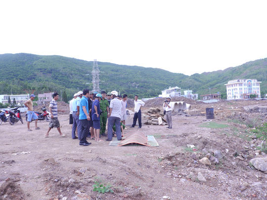 Phát hiện thi thể có khuôn mặt biến dạng nổi trên mặt hồ - Ảnh 1.