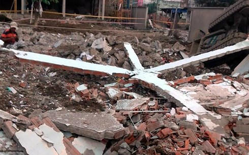 no khi thi cong hang rao truong mau giao khien 1 nguoi nhap vien hinh 1