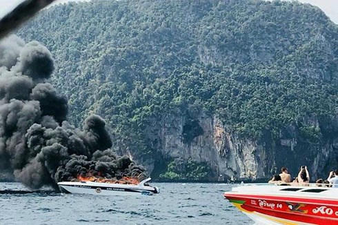 thai lan no tau cao toc cho du khach lam nhieu nguoi bi thuong hinh 1