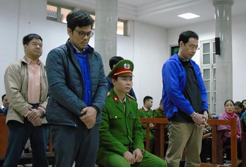 Các bị cáo trong phiên khai mạc. Ảnh: Bảo Hà