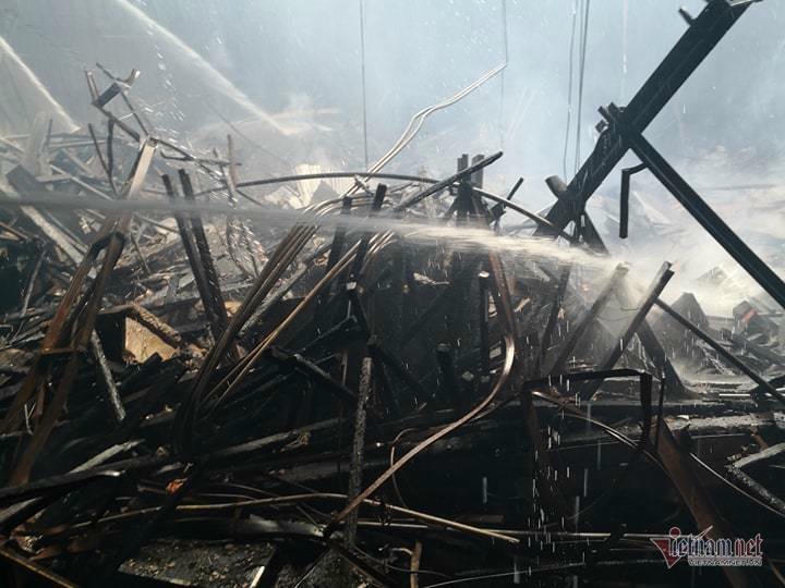 Cháy hội trường Cung văn hóa hữu nghị Việt Xô, sập mái vòm sân khấu chính