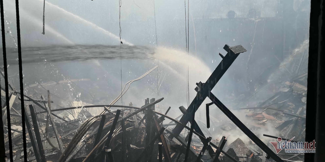 Cháy hội trường Cung văn hóa hữu nghị Việt Xô, sập mái vòm sân khấu chính