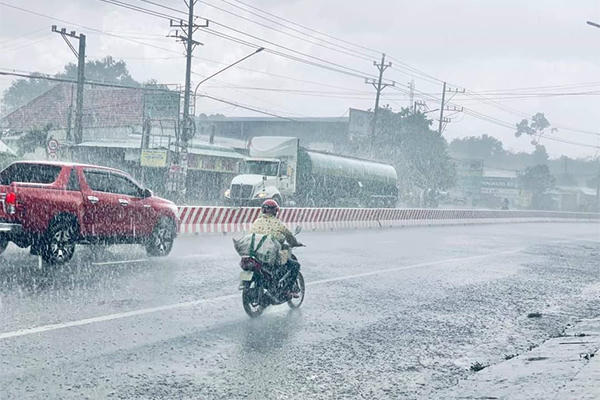 Nhật thực diễn ra trên khắp Việt Nam, 11 năm mới có 1 lần