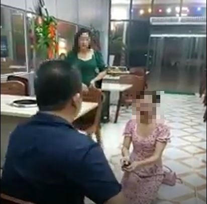 Tạm giữ chủ quán tại Bắc Ninh bắt khách quỳ gối, chửi bới kiểu giang hồ - ảnh 1