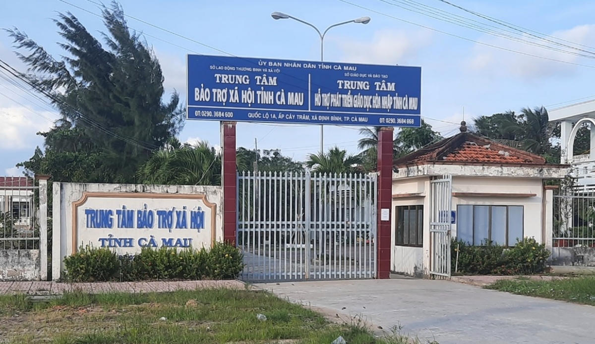 Trong thời gian sống trong Trung tâm Bảo trợ xã hội Cà Mau, Phạm Chí Cường đã cưỡng ép trẻ em giao cấu đồng giới.