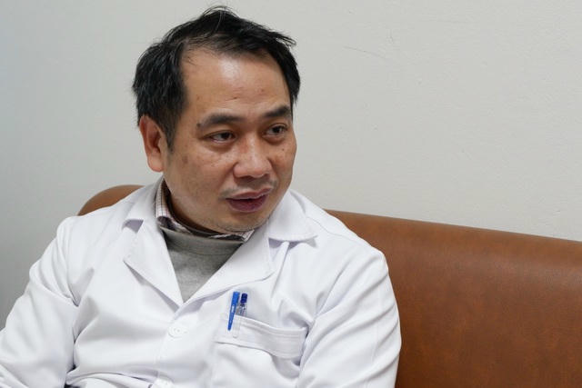Hà Nội: Ca Covid-19 nặng tổn thương phổi 75%, chi viện thuốc hiếm điều trị - 1 Hà Nội: Ca Covid-19 nặng tổn thương phổi 75%, chi viện thuốc hiếm điều trị - 1